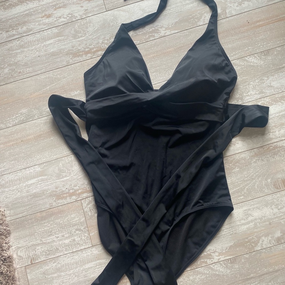 Never worn halter top, full coverage, V-neck. Padded top and wrap around tie